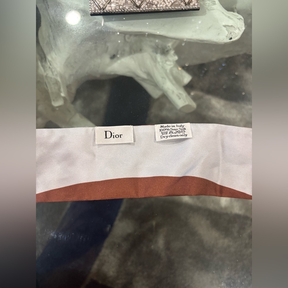 Authentic Christian Dior Lady Dior Large Top Handle Bag
in Pink Retails at$6500 - Picture 13 of 16
